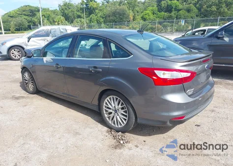 2014 Ford Focus Titanium from USA, damaged, VIN 1FADP3J23EL233221